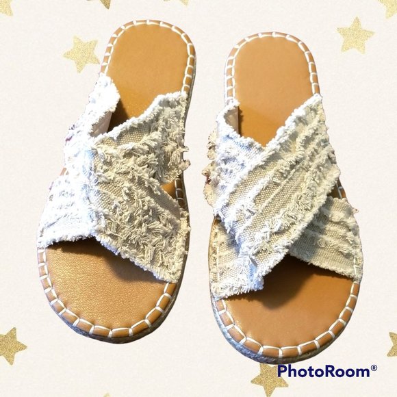 unkown Shoes - NWOT Gray Distressed Crisscross Boho Sandals + 39 + 8.5